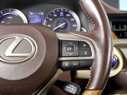 Used 2018 Lexus ES 300h w/ Luxury Package image 32