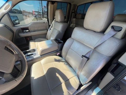 Used 2005 Ford F150 Lariat image 10