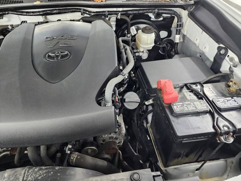 Used 2019 Toyota Tacoma Limited image 18