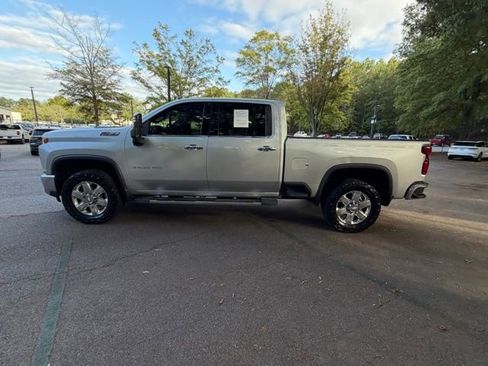 Used 2020 Chevrolet Silverado 2500 LTZ image 3