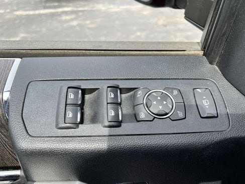 Used 2021 Ford F250 Lariat w/ Lariat Ultimate Package AWD/4WD image 12