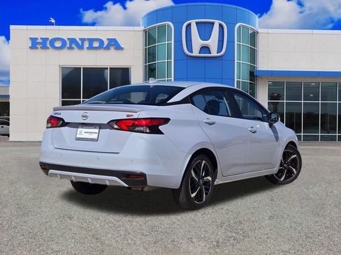 Used 2025 Nissan Versa SR image 3