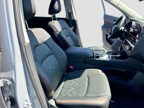 New 2026 Nissan Pathfinder Platinum FWD image 25