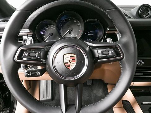 Certified 2025 Porsche Macan image 9