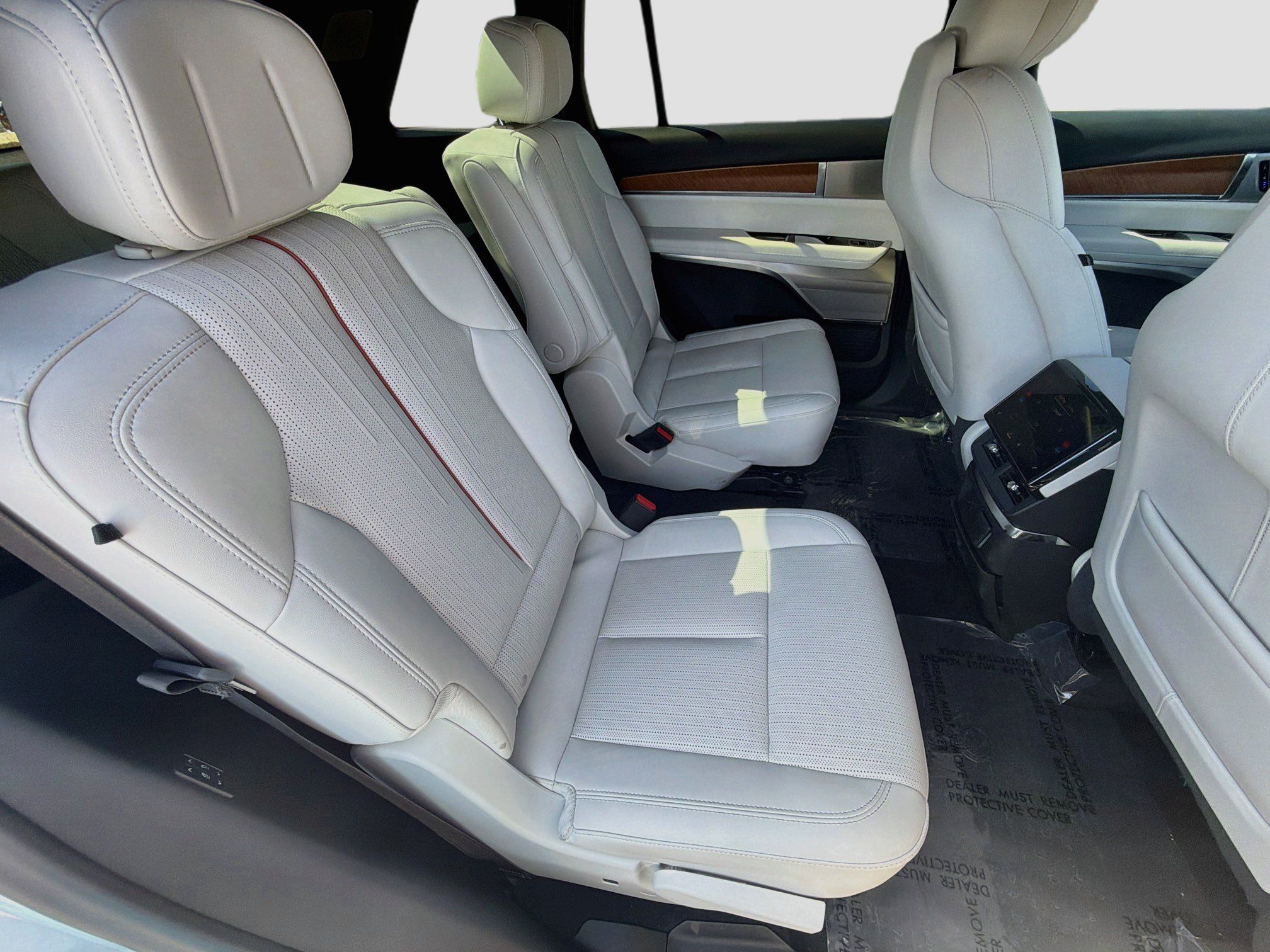 Certified 2026 Cadillac Vistiq Luxury AWD/4WD image 30