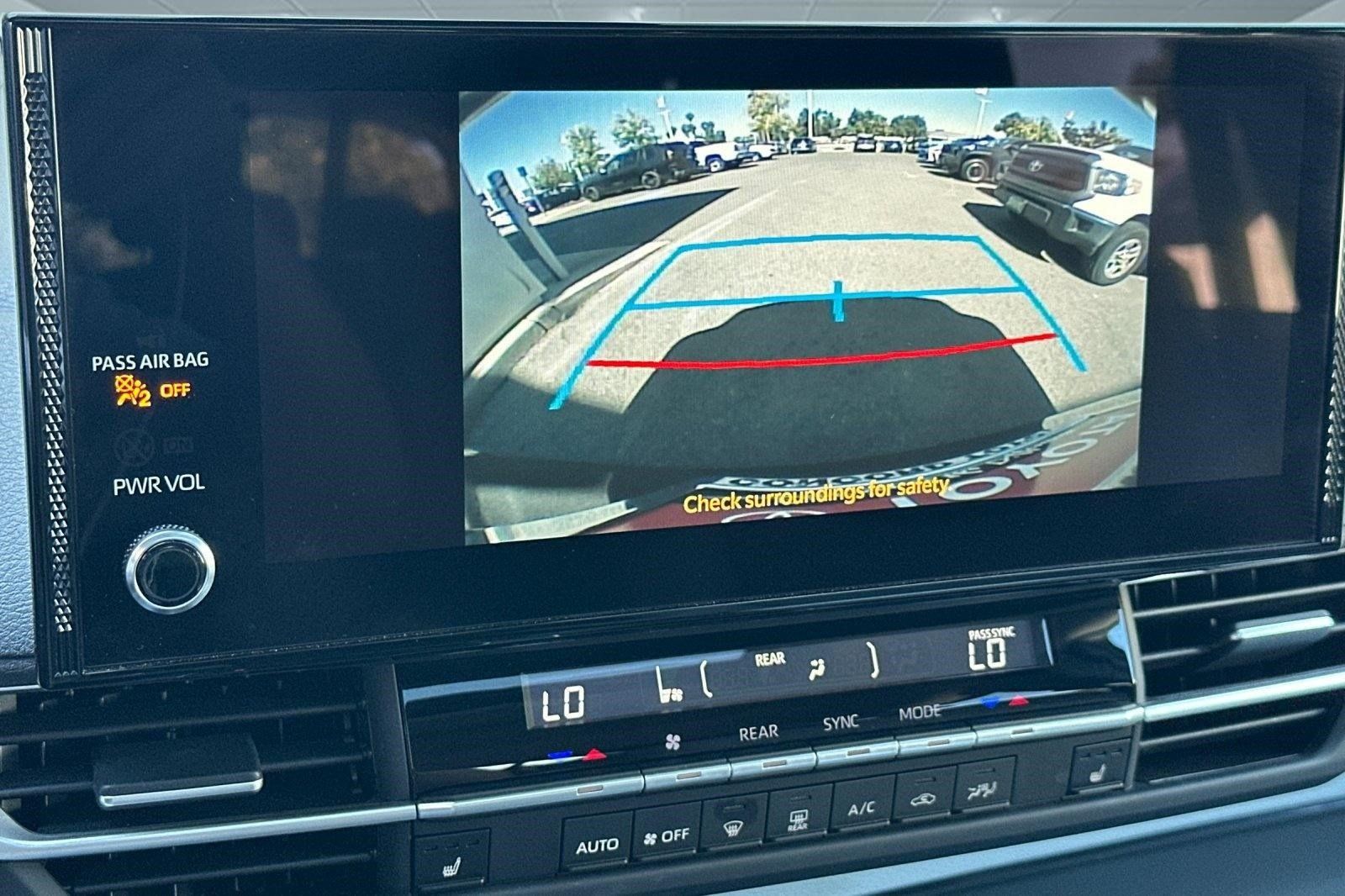 Used 2026 Toyota Sienna XLE FWD image 20