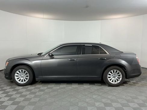 Used 2014 Chrysler 300 RWD image 8