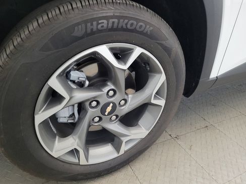 Used 2025 Chevrolet Trax LT FWD image 31