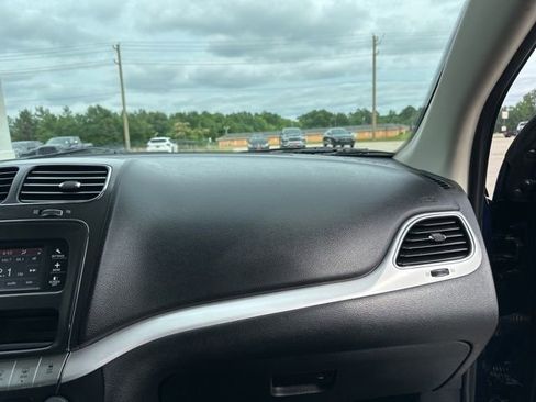 Used 2019 Dodge Journey SE w/ Connectivity Group FWD image 49