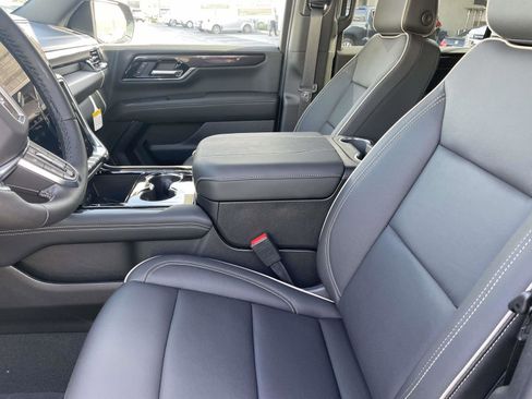 New 2026 GMC Yukon XL Elevation image 21