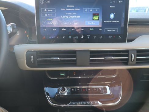 Used 2025 Lincoln Corsair Reserve image 17