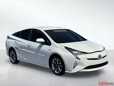 Certified 2017 Toyota Prius Three Touring FWD image 8