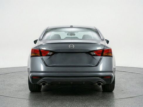 Used 2025 Nissan Altima 2.5 SV FWD image 7