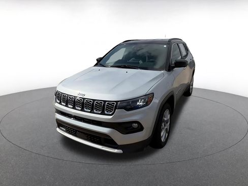 Used 2025 Jeep Compass Limited image 7