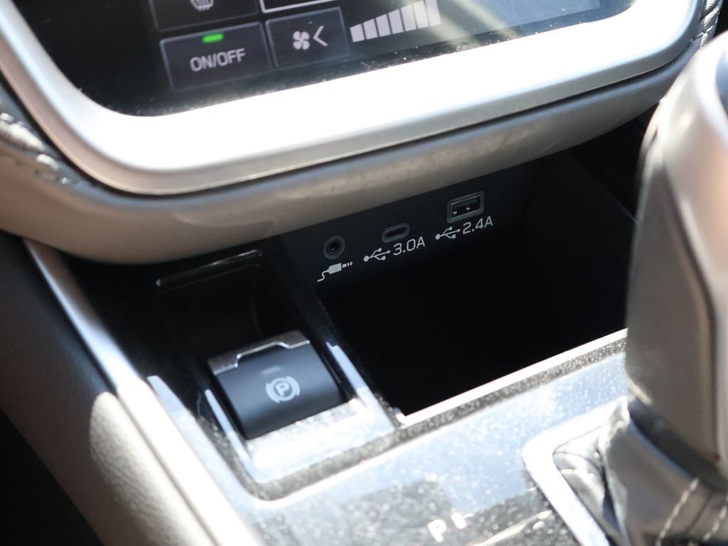 Used 2025 Subaru Outback Onyx Edition AWD/4WD image 38