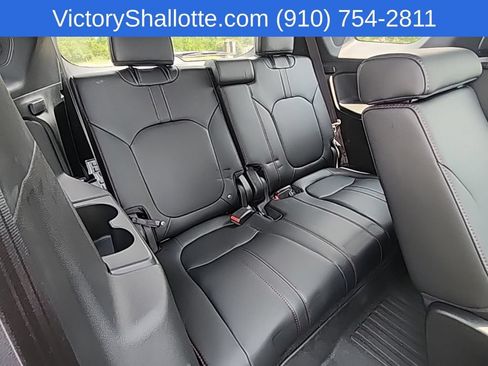 Used 2025 Honda Pilot Black Edition image 40
