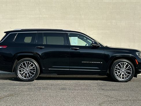 Used 2023 Jeep Grand Cherokee L Summit image 3