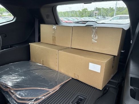 New 2026 GMC Acadia AT4 w/ Luxury Package AWD/4WD image 7