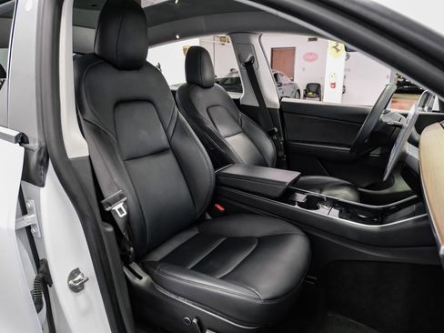 Used 2021 Tesla Model Y Long Range image 30