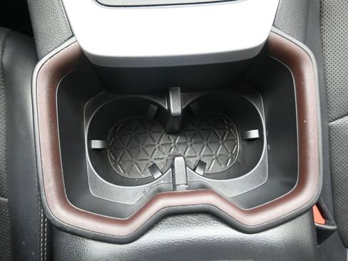 Used 2022 Toyota RAV4 Limited image 10