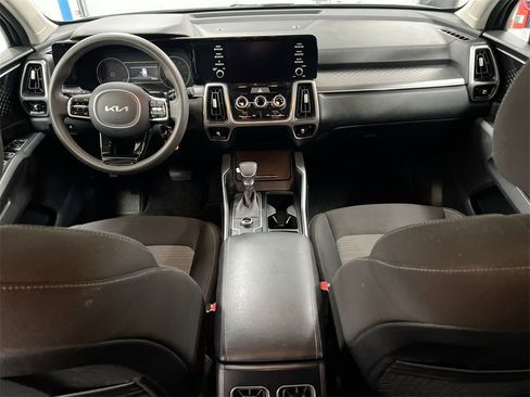 Used 2023 Kia Sorento LX image 10