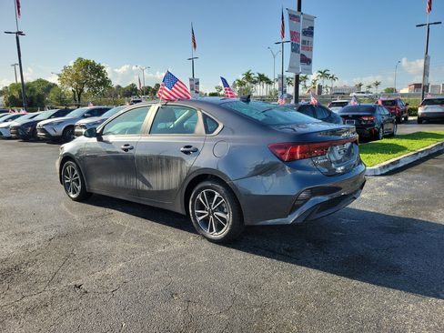 Used 2024 Kia Forte LXS w/ LXS Technology Package FWD image 8