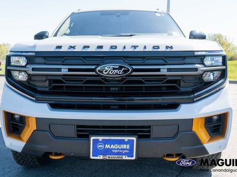Used 2025 Ford Expedition Tremor AWD/4WD image 3