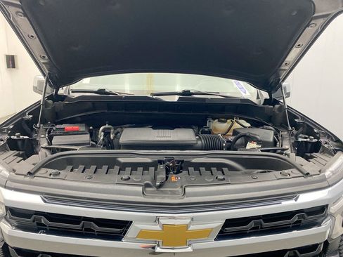 Used 2022 Chevrolet Silverado 1500 LT w/ Z71 Off-Road Package AWD/4WD image 11
