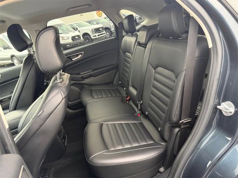 Used 2022 Ford Edge SEL w/ Convenience Package image 16