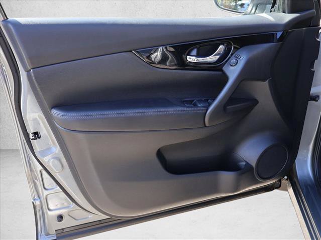 Used 2019 Nissan Rogue Sport SV w/ Technology Package AWD/4WD image 12