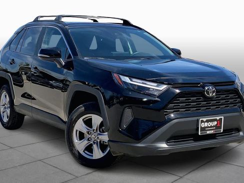 Used 2025 Toyota RAV4 XLE w/ Convenience Package image 3