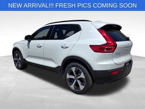 Used 2026 Volvo XC40 B5 Plus AWD/4WD image 5