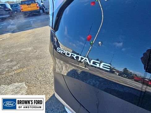 Used 2024 Kia Sportage LX AWD/4WD image 7