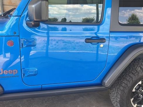 Used 2024 Jeep Wrangler Rubicon w/ Convenience Group AWD/4WD image 7