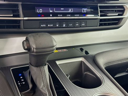 Used 2025 Toyota Sienna LE AWD/4WD image 20