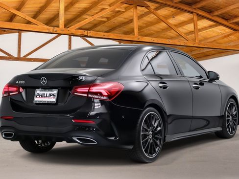 Used 2021 Mercedes-Benz A 220 w/ AMG Line image 5