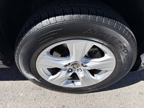 Used 2021 Toyota RAV4 XLE AWD/4WD image 18
