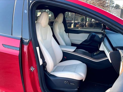 Used 2022 Tesla Model X image 9