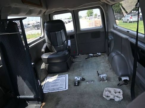 Used 2009 Ford E-150 and Econoline 150 Wagon RWD image 24