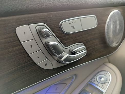 Used 2021 Mercedes-Benz GLC 300 4MATIC image 7