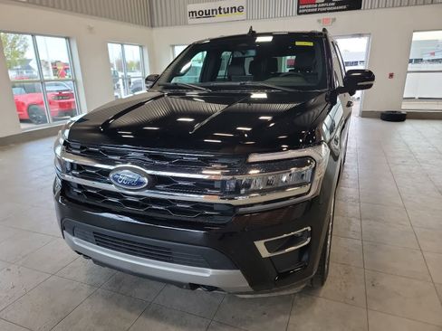 Used 2023 Ford Expedition Limited AWD/4WD image 2