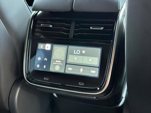 Used 2022 Rivian R1S Adventure image 33