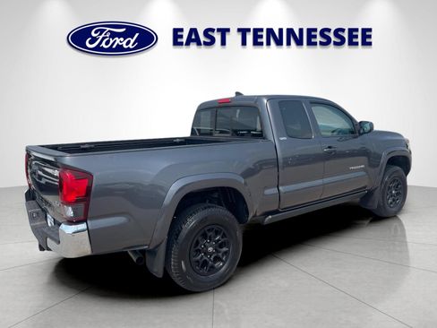 Used 2019 Toyota Tacoma SR5 AWD/4WD image 3