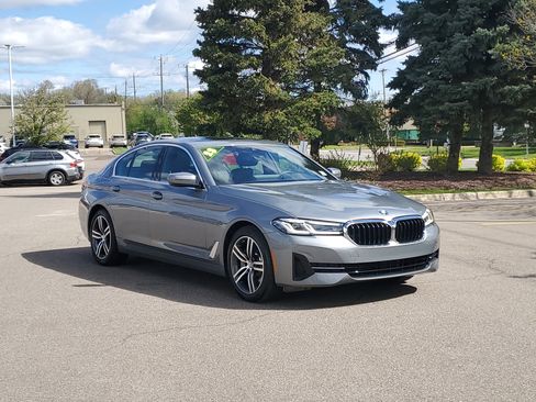 Certified 2023 BMW 530i xDrive w/ Convenience Package AWD/4WD image 4