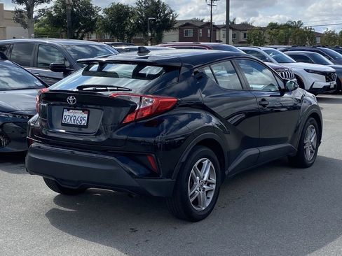 Used 2021 Toyota C-HR LE FWD image 4