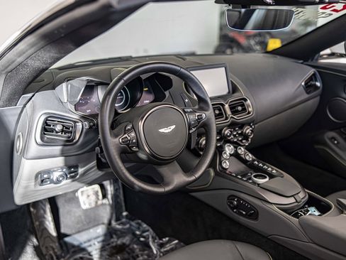 Used 2023 Aston Martin V8 Vantage image 13