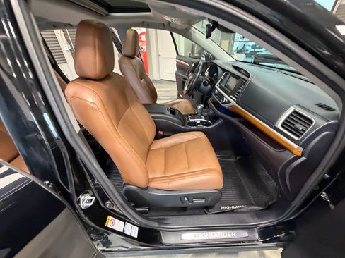 Used 2018 Toyota Highlander Limited AWD/4WD image 43