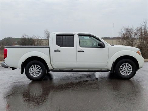 Used 2019 Nissan Frontier SV w/ Value Truck Package image 6