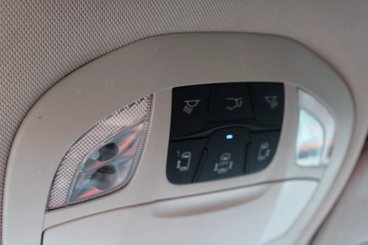 Used 2023 Chrysler Pacifica Touring-L FWD image 36