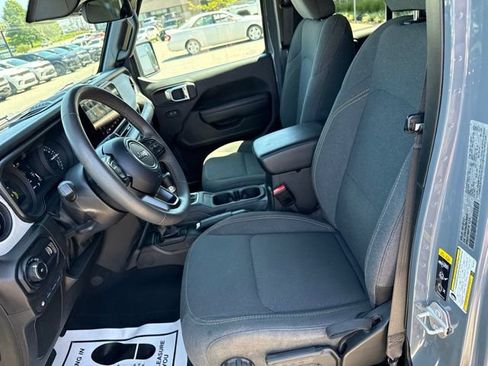 Certified 2024 Jeep Wrangler Unlimited w/ Convenience Group AWD/4WD image 24